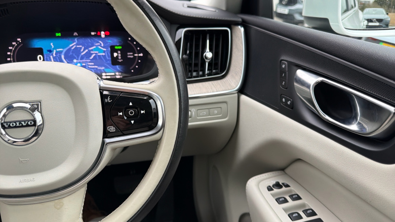 Volvo Xc60 2.0 T6 Recharge PHEV Inscription 5dr AWD Auto Estate